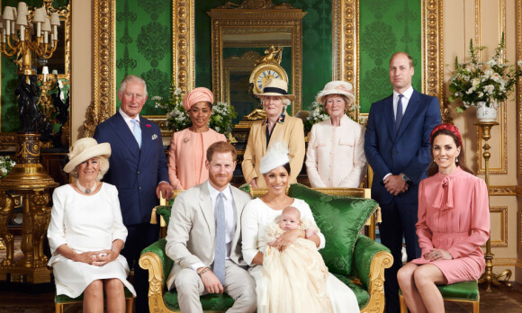 DØPT: Store deler av den britiske kongefamilien var med på dåpsbildet - også Dianas søstre. Foto. NTB Scanpix DØPT: Store deler av den britiske kongefamilien var med på dåpsbildet - også Dianas søstre. Foto. NTB Scanpix